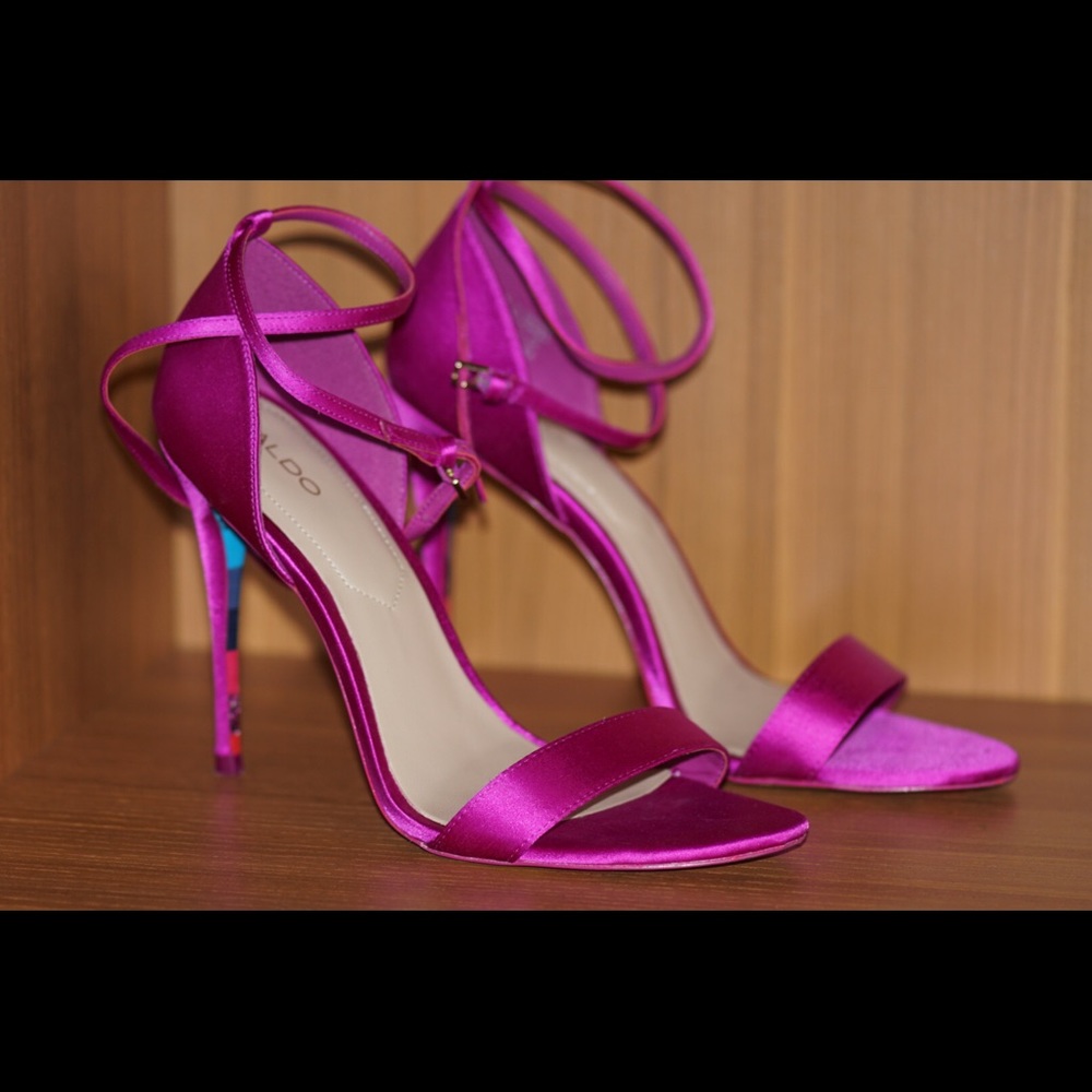 Never worn ALDO satin shoes